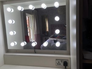 Hollywood Mirror NP Electrics
